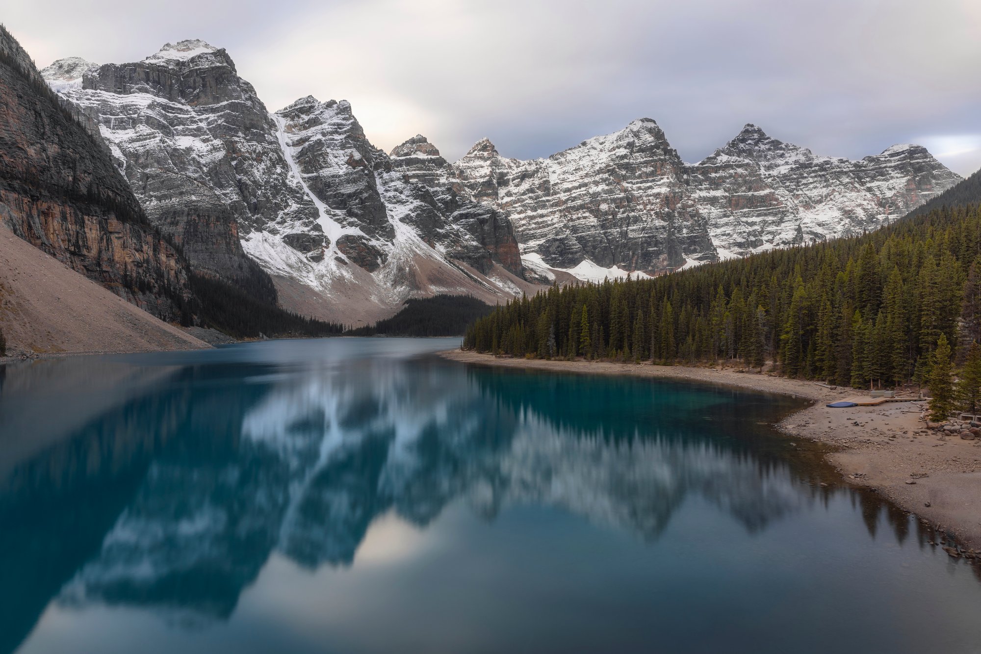 Moraine Lake a Lake Louise: Jak se tam dnes dostat a na co se připravit?